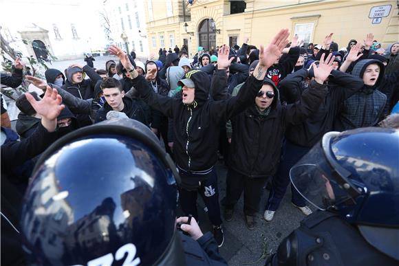 Na zagrebačkom prosvjedu 12 privedenih 