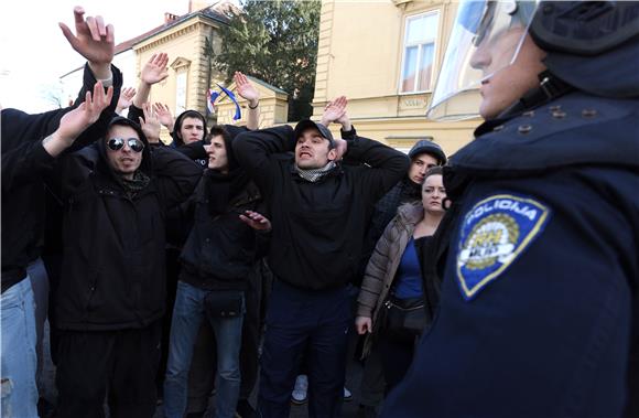 Na zagrebačkom prosvjedu 12 privedenih 