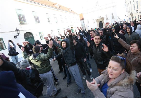 Na zagrebačkom prosvjedu 12 privedenih 