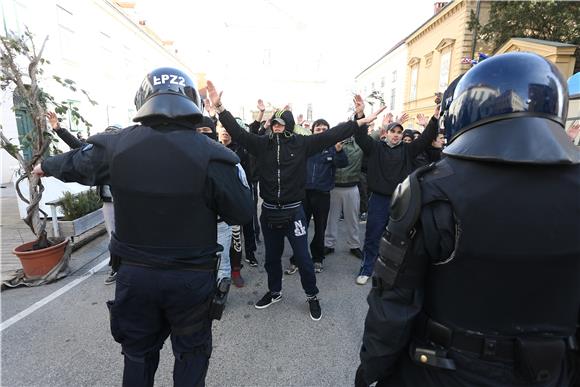 Na zagrebačkom prosvjedu 12 privedenih 