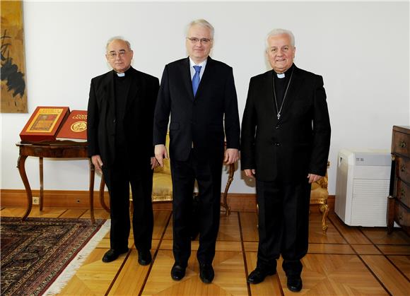 Predsjednik Josipović razgovarao s banjalučkim biskupom Komaricom