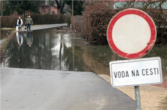 Poplavne vode u Žažini