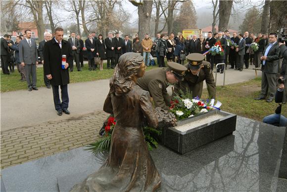 Predsjednik Josipović i ministar Jakovina u Sibinju