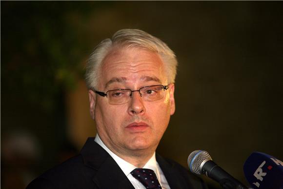 Povjerenstvo: Josipović zbog operacije oka nije bio u sukobu interesa