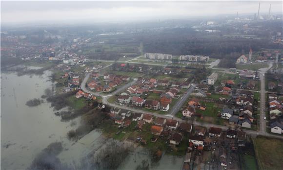 Hrvatski Crveni križ uputio apel za pomoć poplavljenim područjima