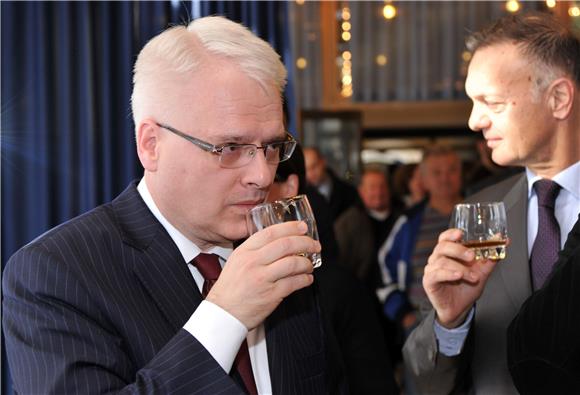 Josipović: sada je kasno za povlačenje tužbe protiv Srbije