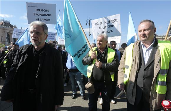 Radnici HŽ Carga krenuli na prosvjed na Markovu trgu