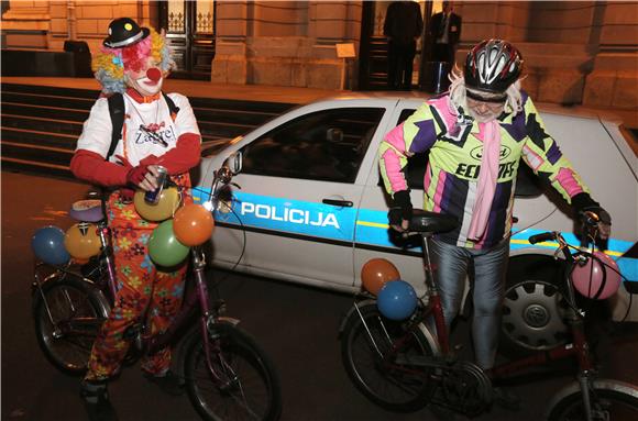 Maskirani biciklisti traže bolje uvijete za vožnju