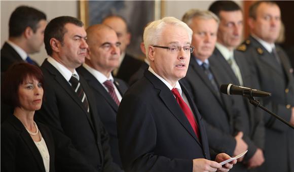 Josipović posmrtno odlikovao 37 pirotehničara