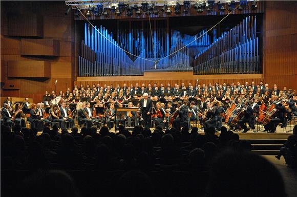 Zagrebačka filharmonija u petak, 4. travnja pod ravnanjem Uroša Lajovica