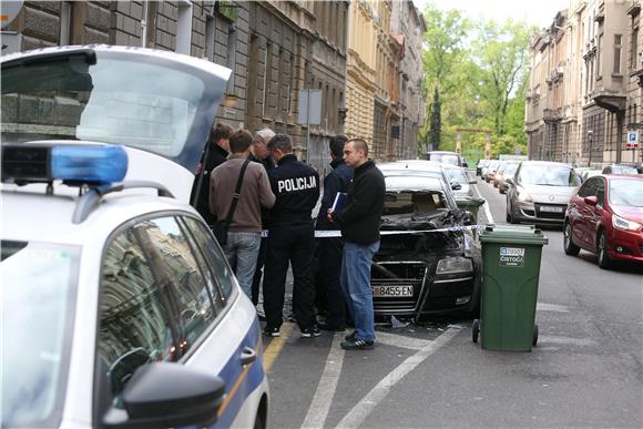 Izgorio luksuzni "audi" u središtu Zagreba