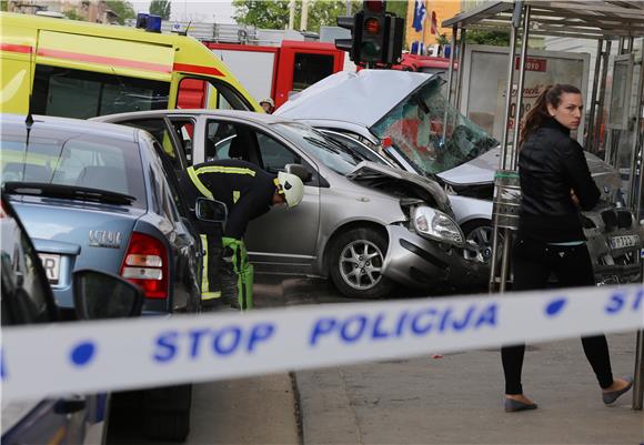 U sudaru Hitne i još pet vozila tri teže i sedam lakše ozlijeđenih