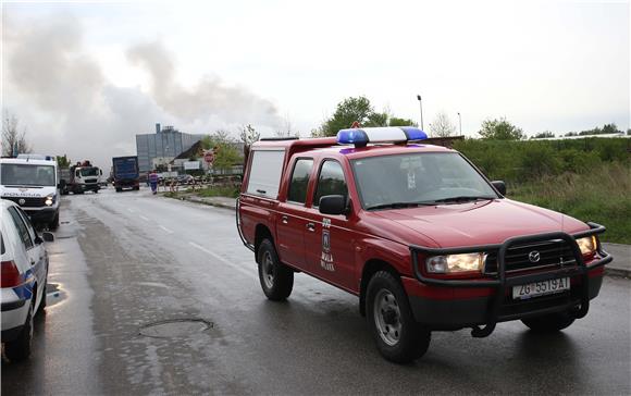 Požar u C.I.O.S-u lokaliziran, detaljno gašenje još će potrajati