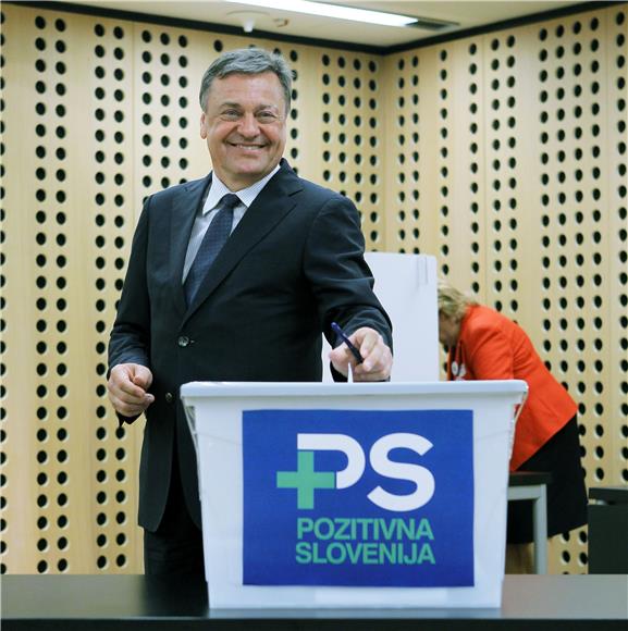 Janković pobijedio Bratušek na kongresu Pozitivne Slovenije