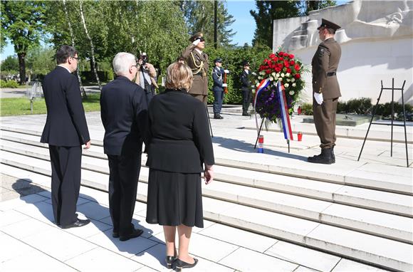 Visoka izaslanstva položila vijence na Mirogoju u povodu Dana pobjede nad fašizmom