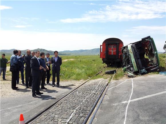 U sudaru autobusa i vlaka u Makedoniji 32 ozlijeđenih