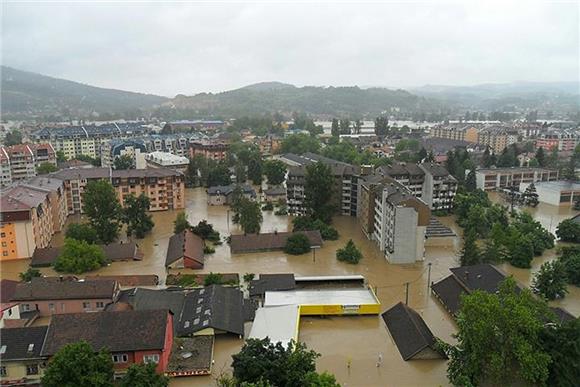 U dijelovima BiH vodostaji u opadanju, stanje i dalje teško