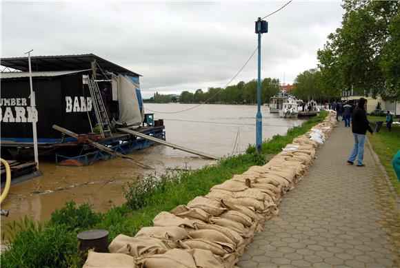 Sava kod Slavonskog Broda usporava s rastom