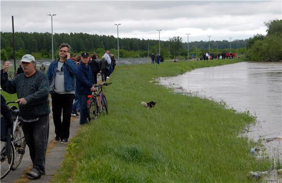 Sava kod Slavonskog Broda usporava s rastom 