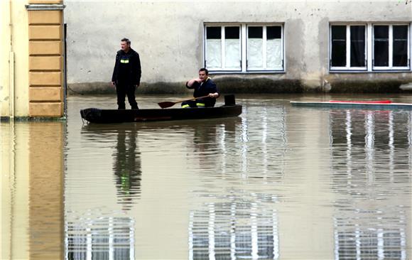 Vodostaj Une u opadanju iako još mnogo kuća pod vodom