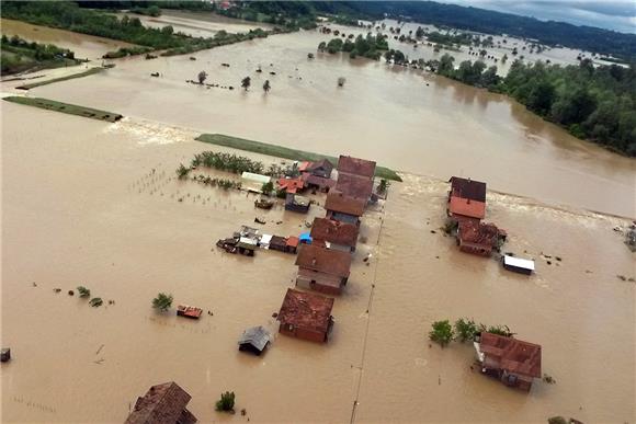 MORH s gotovo 1.000 vojnika pomaže poplavljenima u Slavoniji