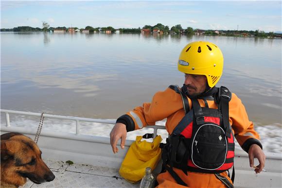 Sava se izlila do Posavskih Podgajaca i Strošinaca, nove evakuacije