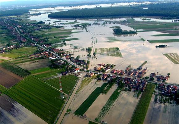 OS RH šesti dan pomaže u obrani od poplava