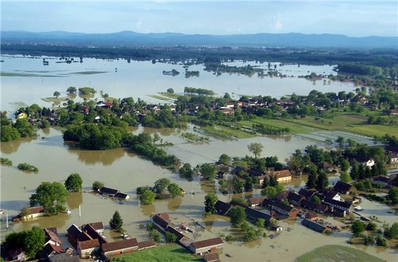 OS RH šesti dan pomaže u obrani od poplava