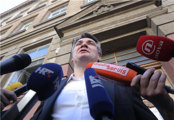  Premijer Zoran Milanović sa suprugom je jutros glasovao