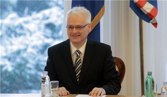 Josipović - Oružane snage RH djeluju za sigurnost države i pridonose miru u svijetu