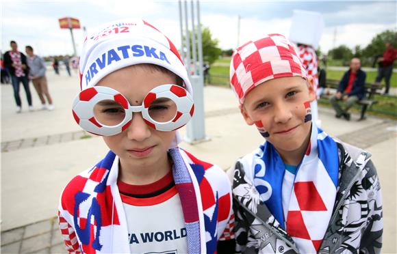 Navijači pred početak utamice Hrvatska - Mali