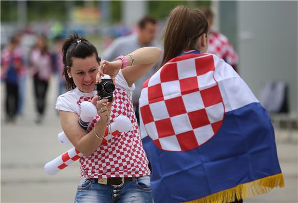 Navijači pred početak utamice Hrvatska - Mali