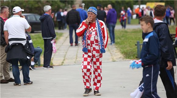 Navijači pred početak utamice Hrvatska - Mali