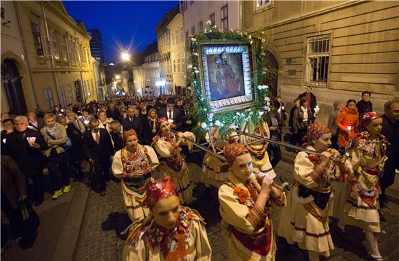 Dan Zagreba obilježen misnim slavljem i svečanom procesijom ulicama grada 