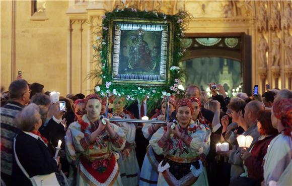 Dan Zagreba obilježen misnim slavljem i svečanom procesijom ulicama grada 