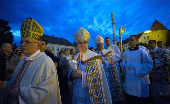 Dan Zagreba obilježen misnim slavljem i svečanom procesijom ulicama grada 