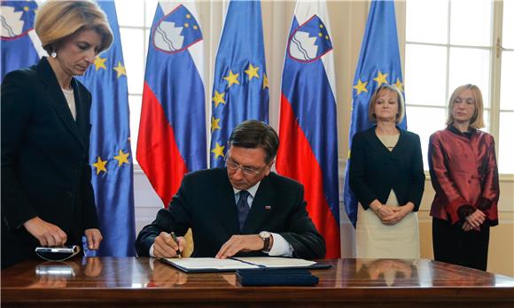 Izbori u Sloveniji 13. srpnja, Pahor potpisao odluku