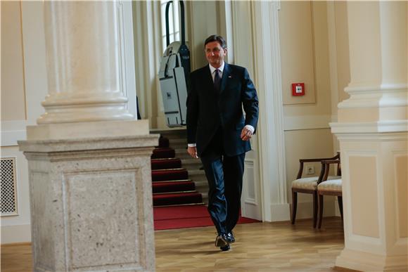 Izbori u Sloveniji 13. srpnja, Pahor potpisao odluku 