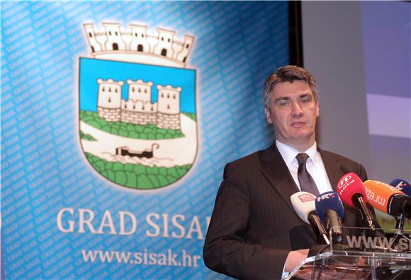 Premijer Milanović na svečanoj sjednici Gradskog vijeća Grada Siska