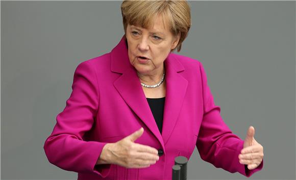 Merkel prije summita G7 pozvala Putina na suradnju