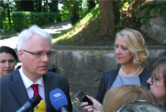 Josipović pohvalio nastojanja stručnjaka da uklone opasnost od mina na poplavljenim područjima