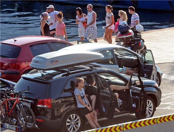 Manje turističkih noćenja u svibnju i pet mjeseci, ali porasti domaćih turista