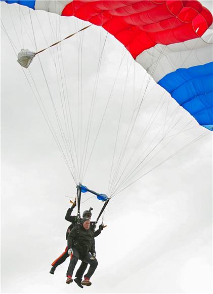 USA BUSH PARACHUTE JUMP