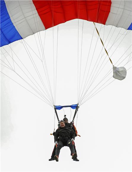 USA BUSH PARACHUTE JUMP