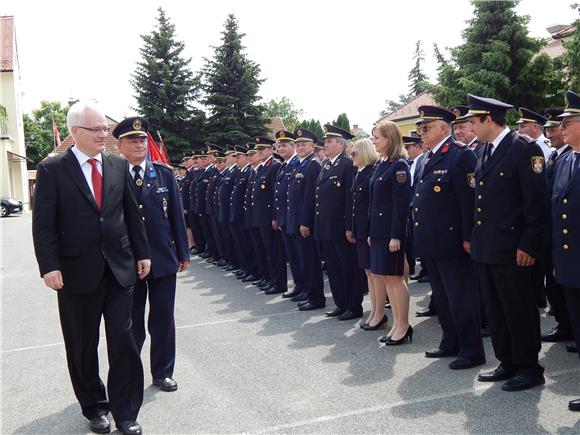 Josipović: ponosan sam na hrvatsko vatrogastvo