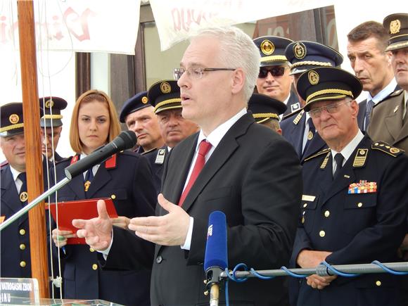 Josipović: ponosan sam na hrvatsko vatrogastvo