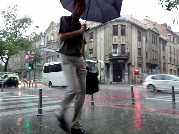 Zagreb: nakon nevremena vatrogasci ispumpavaju vodu i uklanjaju stabla