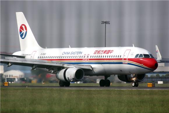 CHINA EASTERN LINES TO BUY 80 BOEING JETS