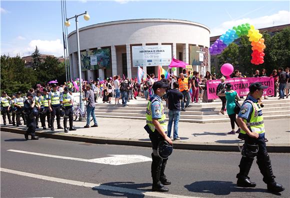 Povorka ponosa LGBTIQ osoba i obitelji Zagreb Pride 2014