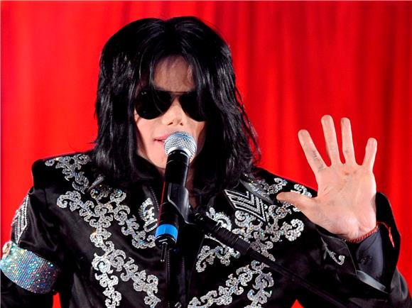 FILE BRITAIN MICHAEL JACKSON DEATH